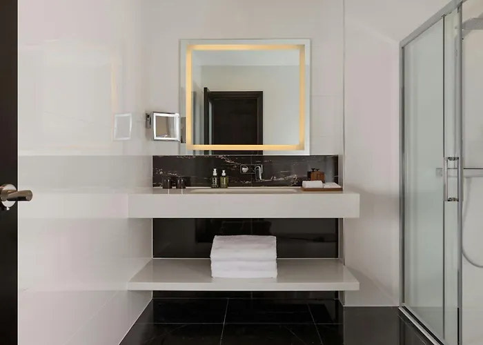Montcalm Royal London House, Autograph Collection